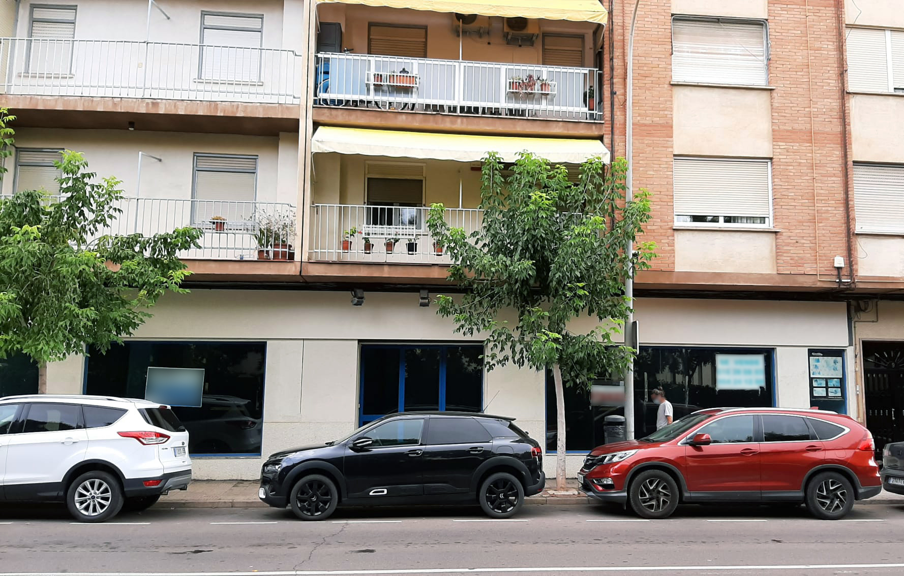 fachada del nuevo consultorio situada en la esquina de la calle Herrero con la avenida Burriana de Castelló de la Plana